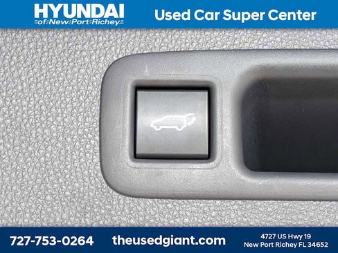 Used 2021 Toyota Highlander XLE AWD/4WD image 14