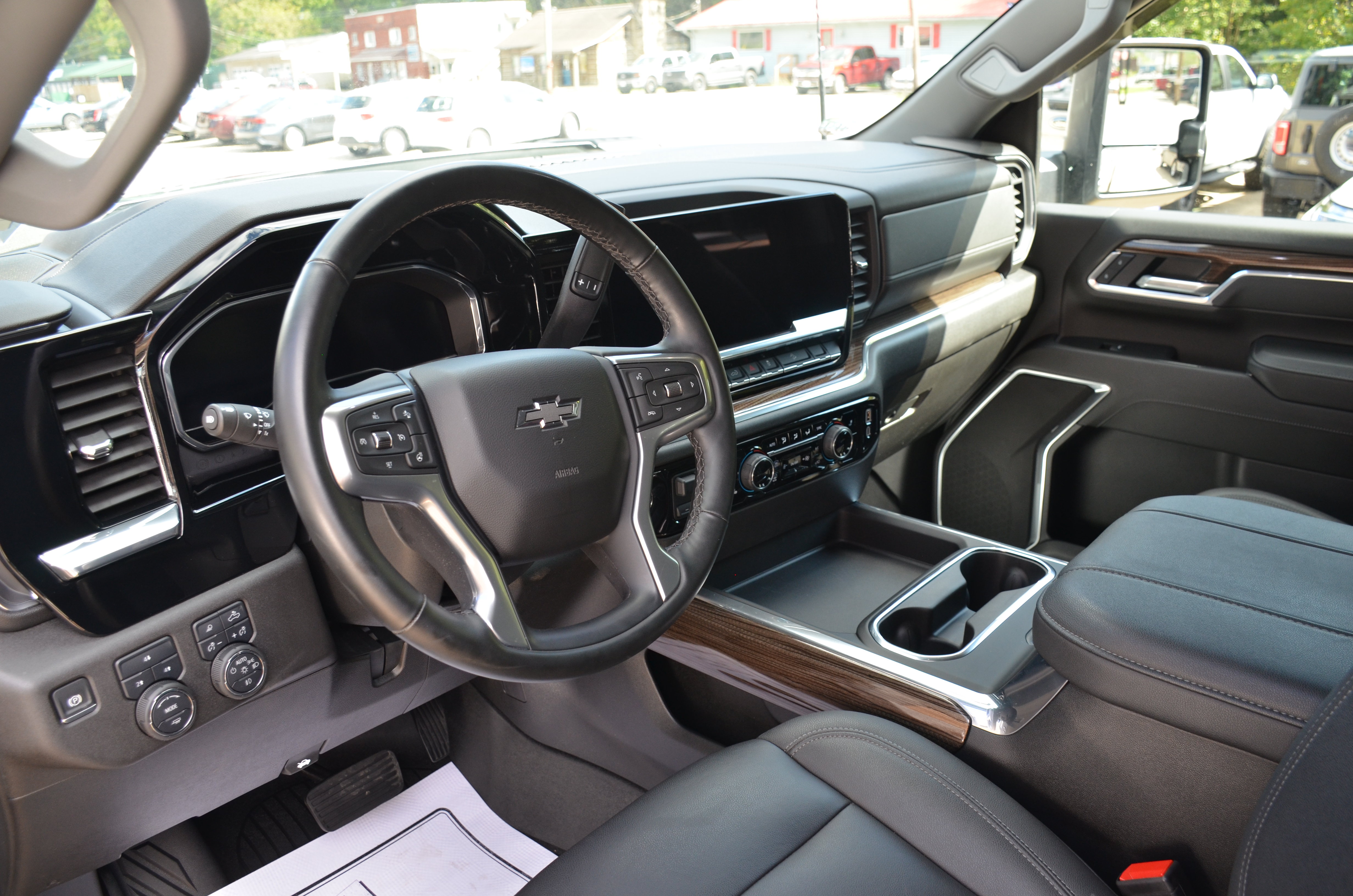 Used 2025 Chevrolet Silverado 2500 LT w/ Trail Boss Package AWD/4WD image 34