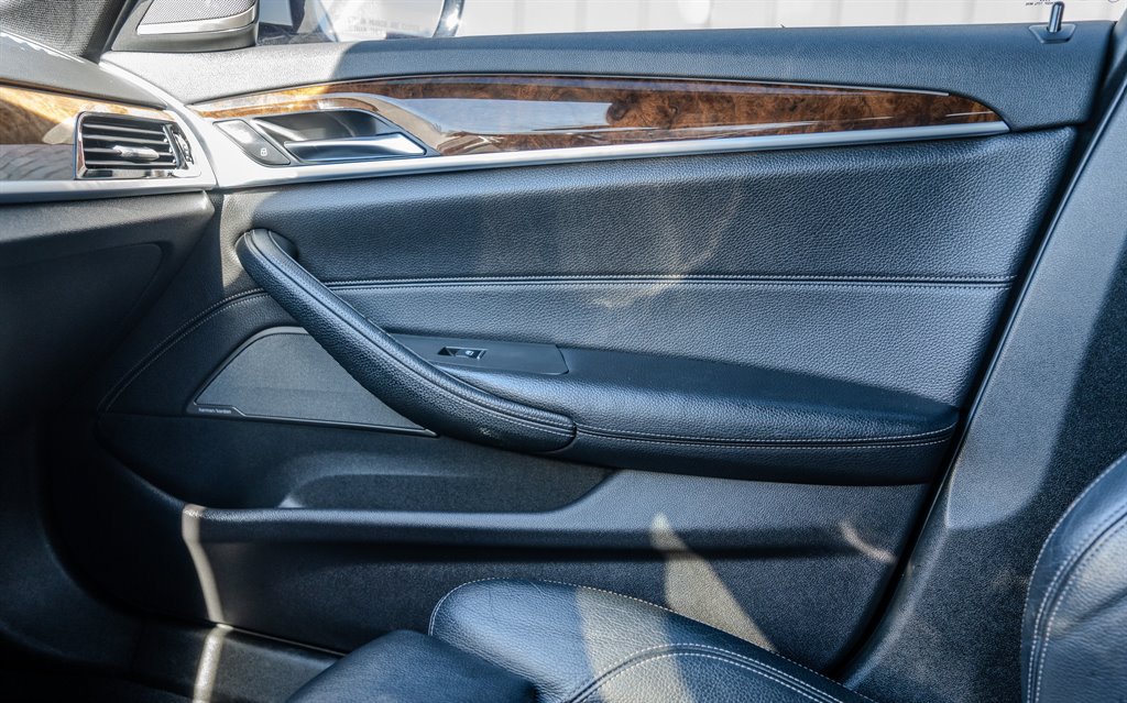 Used 2017 BMW 540i RWD image 23