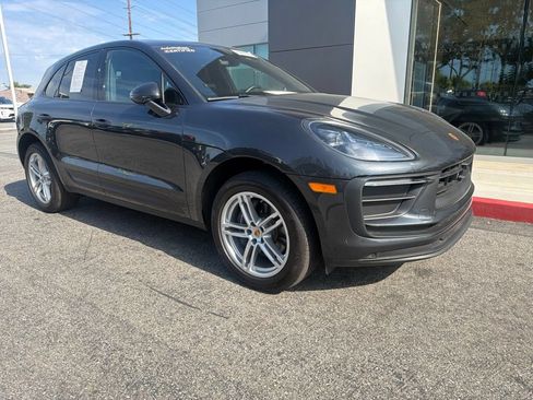 Used 2023 Porsche Macan AWD/4WD image 2