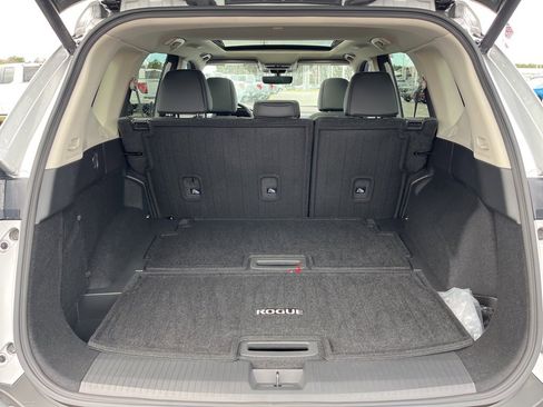 Used 2023 Nissan Rogue SL w/ SL Premium Package image 25
