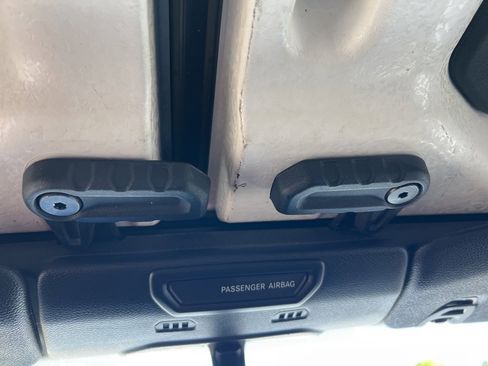 Used 2022 Jeep Gladiator Sport image 21