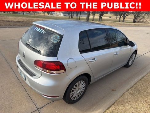 Used 2011 Volkswagen Golf 4-Door image 3