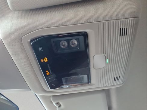 Used 2024 Volkswagen Atlas SE image 28