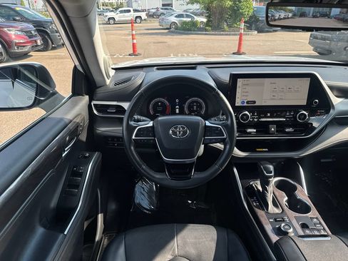 Used 2023 Toyota Highlander Platinum AWD/4WD image 13