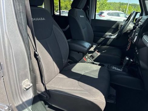 Used 2018 Jeep Wrangler Unlimited Sahara w/ Connectivity Group AWD/4WD image 24