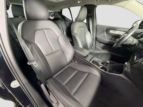 Certified 2025 Volvo XC40 B5 Core image 27