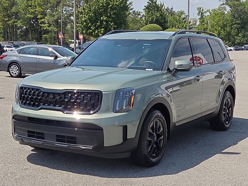 Used 2025 Kia Telluride AWD image 2