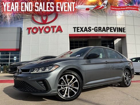 Used 2025 Volkswagen Jetta Sport image 1