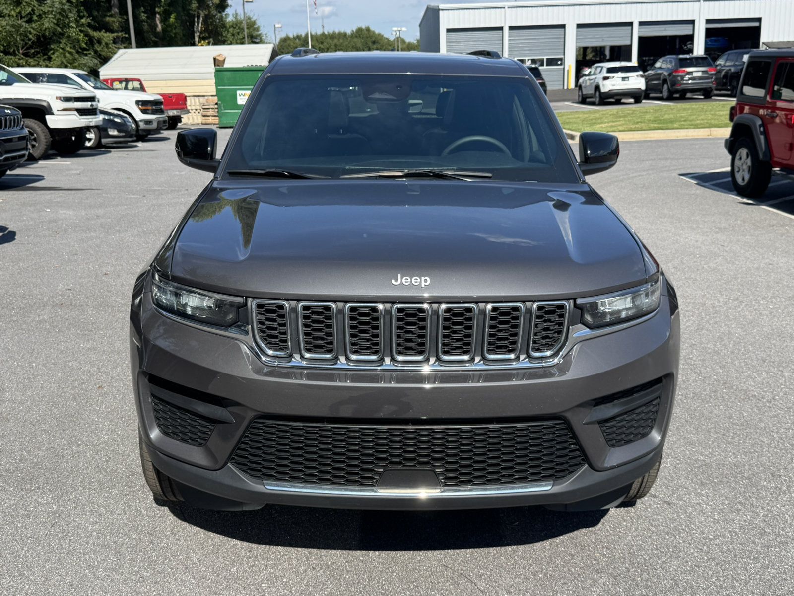 Used 2025 Jeep Grand Cherokee Laredo X w/ Luxury Tech Group I RWD image 2