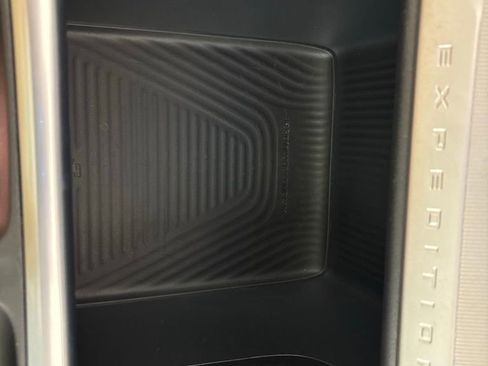 Used 2025 Ford Expedition Active image 33