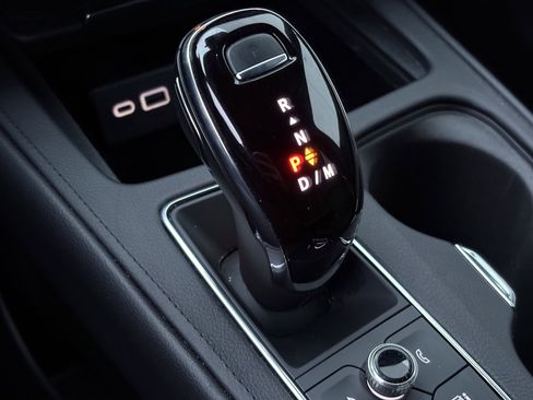 Used 2024 Cadillac XT4 Premium Luxury image 25