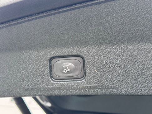 Used 2018 Ford Explorer XLT w/ Equipment Group 202A image 19