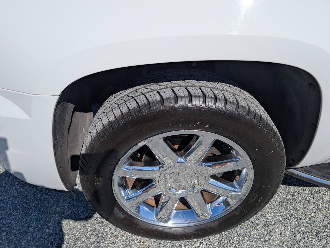 Used 2013 GMC Yukon Denali RWD image 12