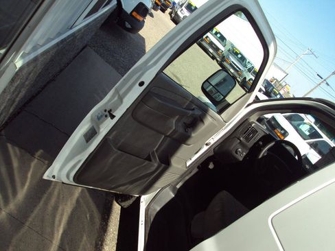 Used 2010 GMC Savana 1500 AWD image 15
