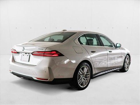 Used 2025 BMW 530i xDrive AWD/4WD image 5
