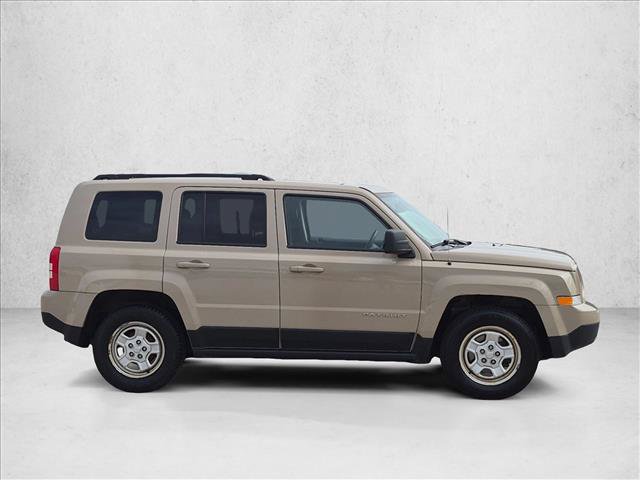 Used 2016 Jeep Patriot Sport w/ Power Value Group FWD image 4