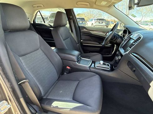 Used 2023 Chrysler 300 Touring image 10