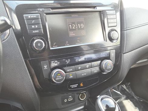 Used 2020 Nissan Rogue SV FWD image 25
