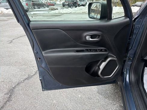 Used 2022 Jeep Renegade Latitude image 11