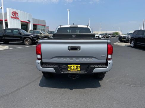 Certified 2019 Toyota Tacoma TRD Off-Road w/ TRD Premium Off Road Package AWD/4WD image 4