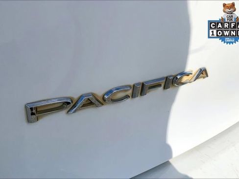 Used 2022 Chrysler Pacifica Touring-L FWD image 8