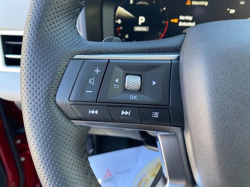 New 2025 Mitsubishi Outlander SE image 16