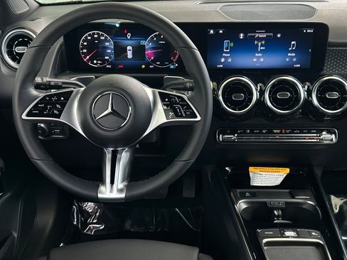 New 2025 Mercedes-Benz GLB 250 image 23