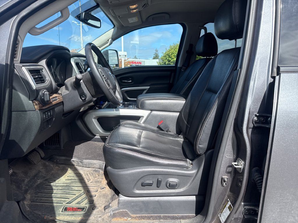 Used 2017 Nissan Titan SL AWD/4WD image 5