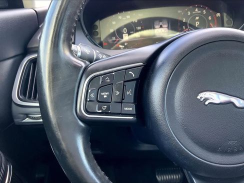 Used 2018 Jaguar E-PACE SE image 46