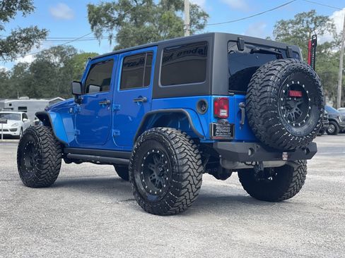 Used 2015 Jeep Wrangler Unlimited Rubicon w/ Connectivity Group AWD/4WD image 11