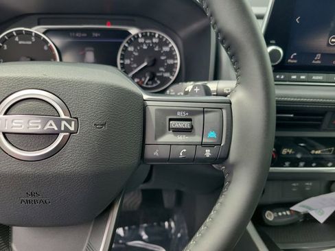 Used 2025 Nissan Rogue SV image 14