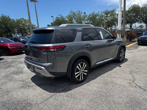 Certified 2023 Nissan Pathfinder Platinum w/ Black Appearance Package FWD image 9