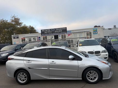 Used 2016 Toyota Prius Four Touring image 10