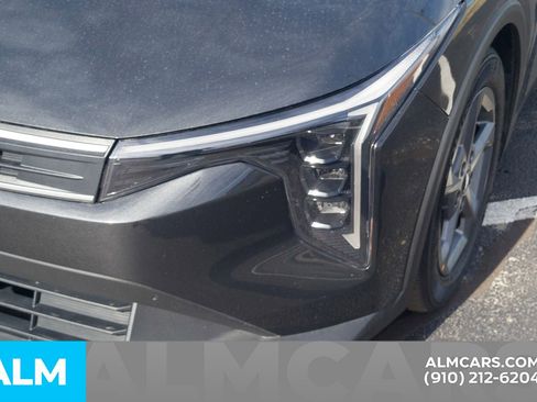 Used 2025 Kia K4 LXS image 12