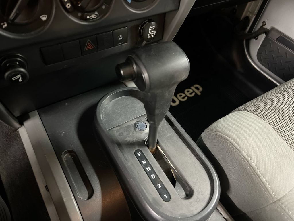 Used 2007 Jeep Wrangler Unlimited Sahara RWD image 16