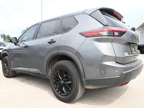 Used 2024 Nissan Rogue S AWD/4WD image 5