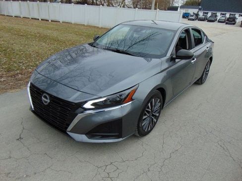 Used 2024 Nissan Altima 2.5 SV image 8