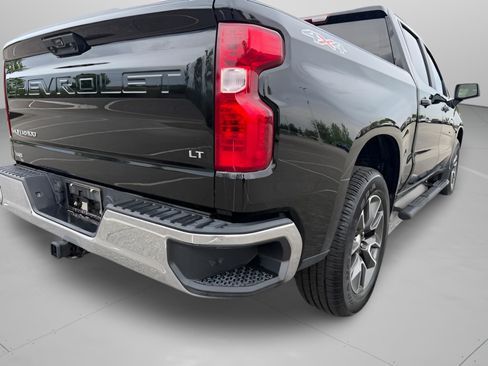 Used 2022 Chevrolet Silverado 1500 LT AWD/4WD image 29