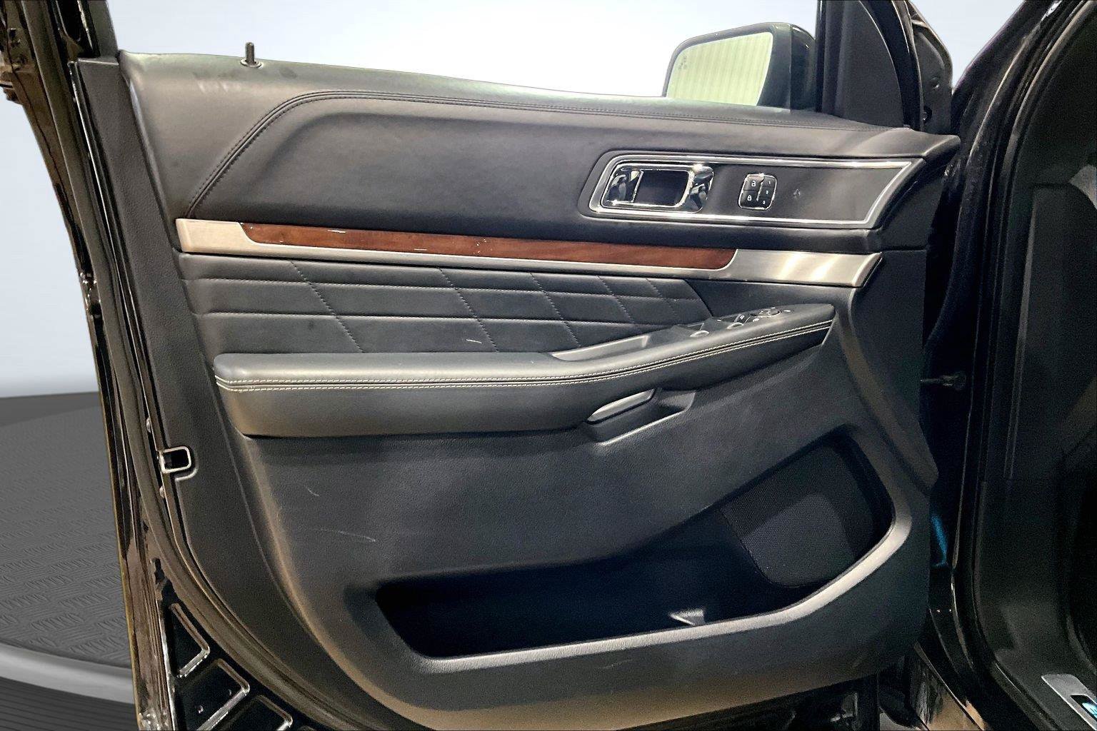 Used 2017 Ford Explorer Platinum AWD/4WD image 24