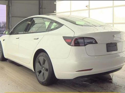 Used 2023 Tesla Model 3 Standard Range image 4