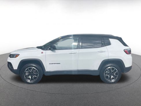Used 2025 Jeep Compass Trailhawk image 8
