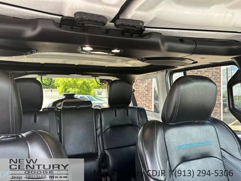 Used 2022 Jeep Wrangler Unlimited Rubicon 4xe w/ Cold Weather Group AWD/4WD image 19