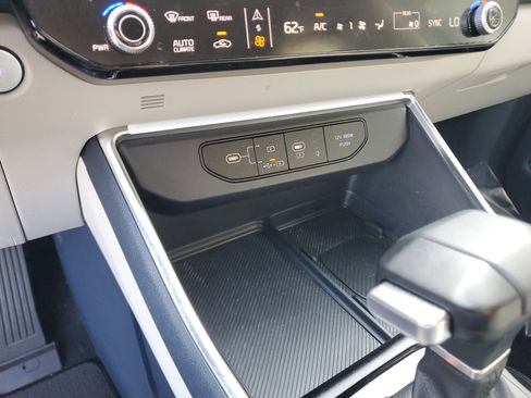 Certified 2025 Kia Carnival SX image 19