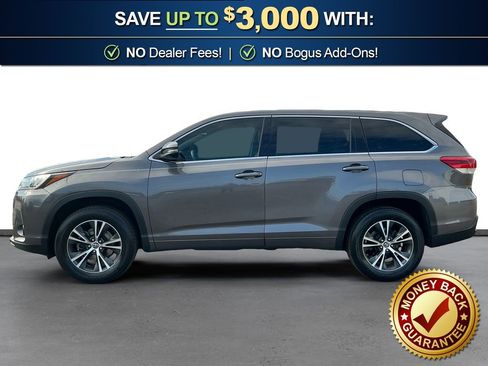 Used 2017 Toyota Highlander LE image 2