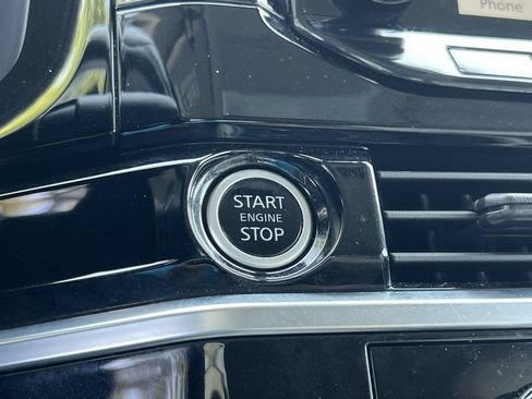 Used 2023 Nissan Pathfinder SL AWD/4WD image 19