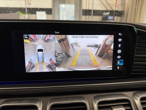 Used 2022 Mercedes-Benz GLS 450 4MATIC image 30