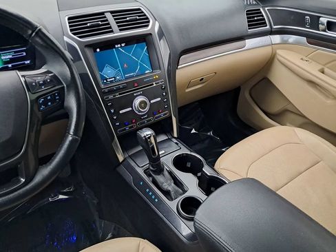 Used 2017 Ford Explorer Limited w/ Equipment Group 301A FWD image 12