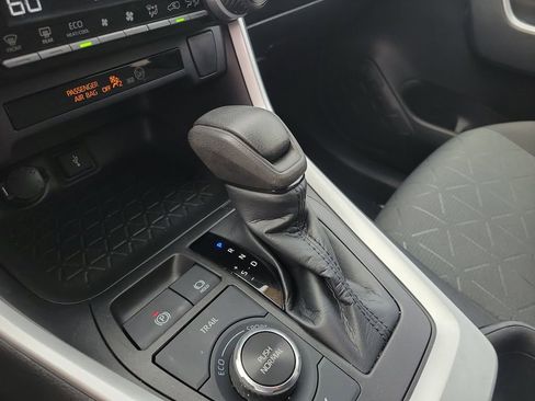 Used 2022 Toyota RAV4 XLE image 23