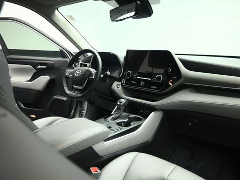 Used 2023 Toyota Highlander XLE FWD image 67